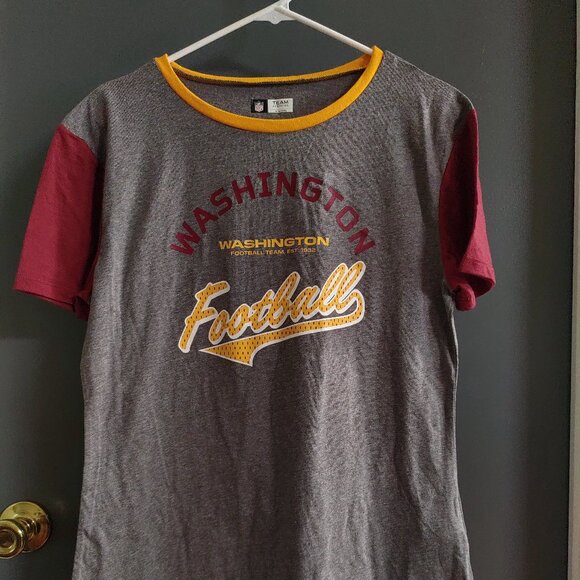 Washington Football Team Women's Large Short Sleeve T-Shirt Gray Yellow Red NFL - Picture 1 of 8